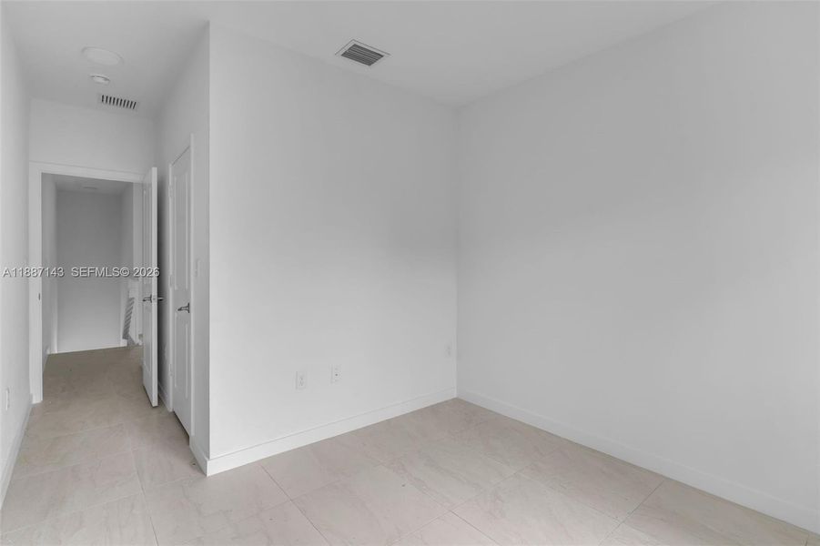 Spacious, unfurnished interior of a new home in , Miami (Image 13).