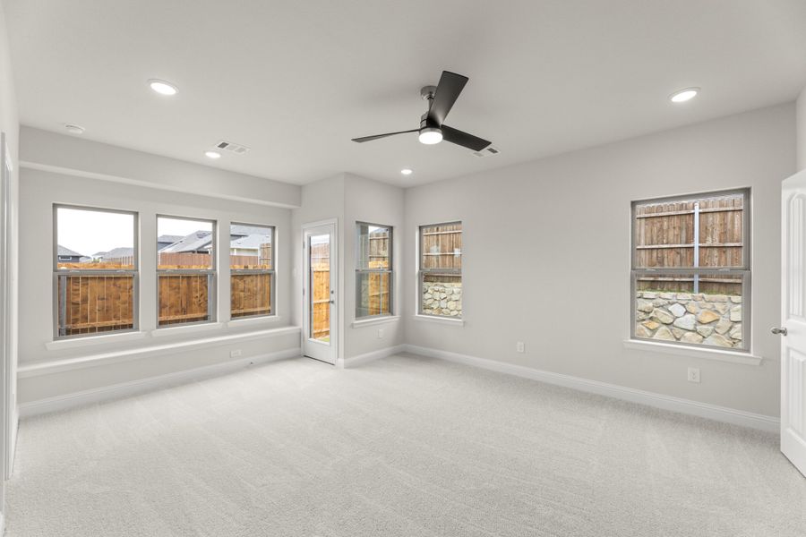 Spacious, unfurnished interior of a new home in Keeneland, Aubrey (Image 25).
