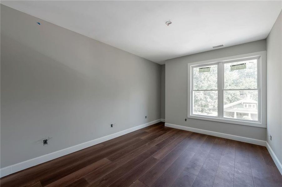Spacious, unfurnished interior of a new home in , Atlanta (Image 8).