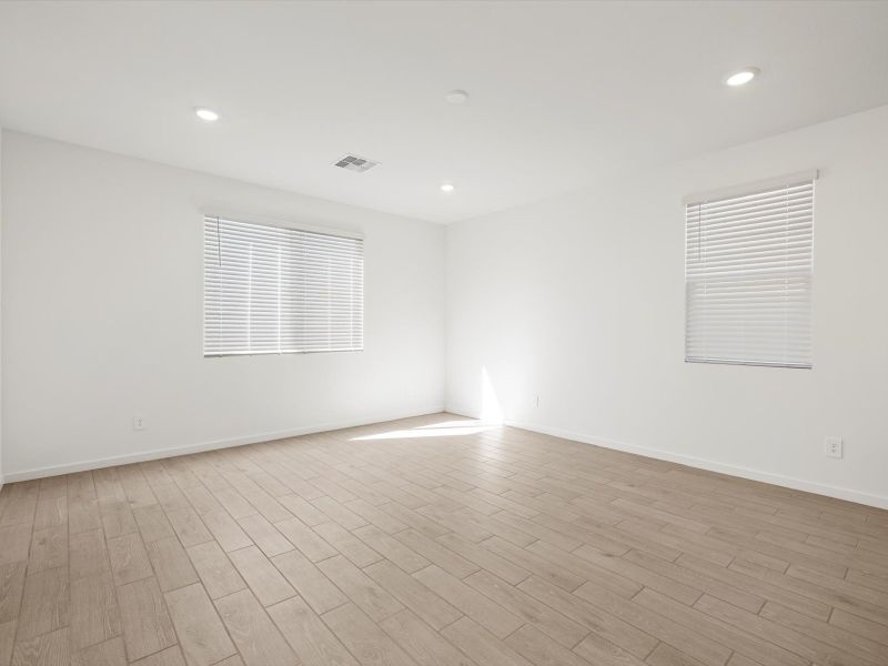 Spacious, unfurnished interior of a new home in Bella Vista Farms Reserve Series, San Tan Valley (Image 9).