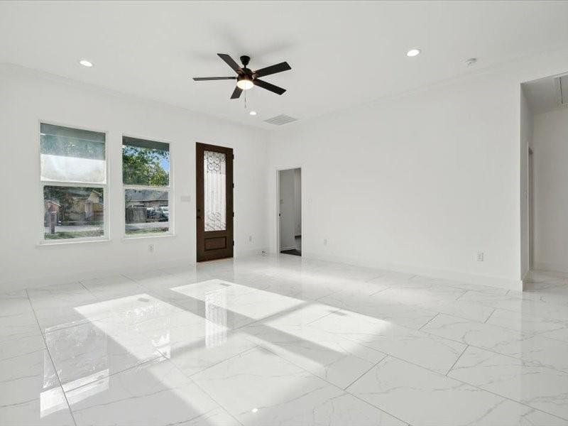 Tiled spare room with ceiling fan