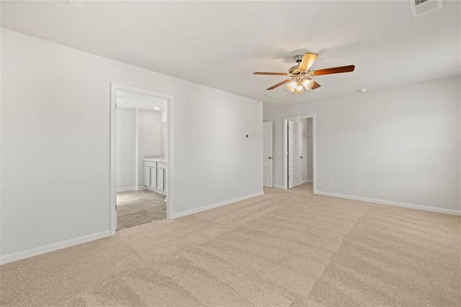 Spacious, unfurnished interior of a new home in Shoal Creek, Hampton (Image 17).