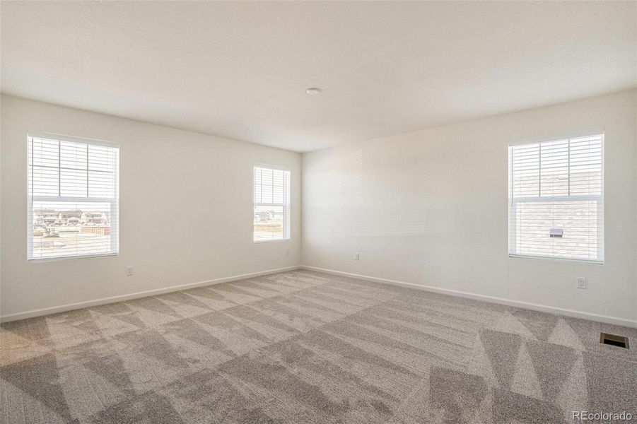 Spacious, unfurnished interior of a new home in Farmlore, Brighton (Image 31).