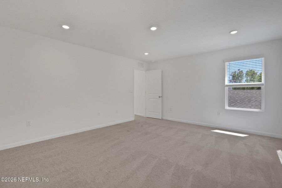 Spacious, unfurnished interior of a new home in Amberly, Green Cove Springs (Image 37).