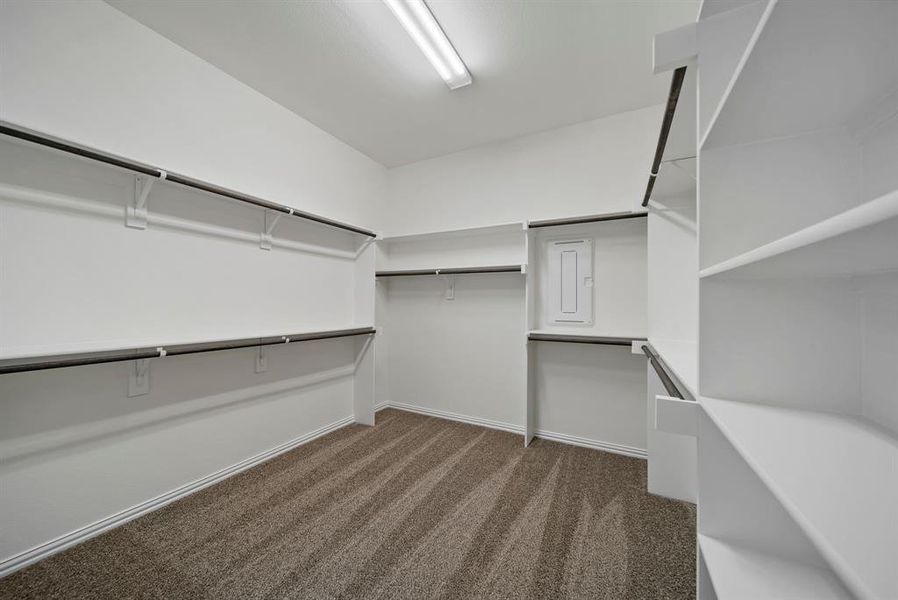 Spacious, unfurnished interior of a new home in , Waxahachie (Image 19).