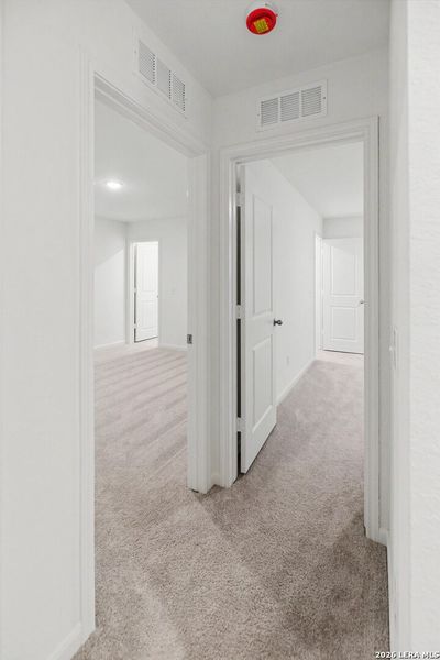 Spacious, unfurnished interior of a new home in Hennersby Hollow, San Antonio (Image 28).
