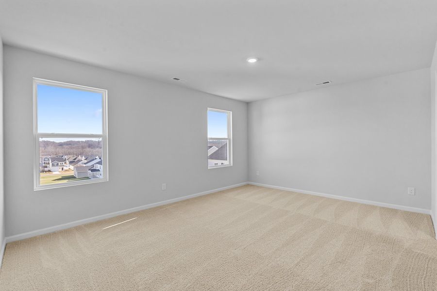 Spacious, unfurnished interior of a new home in Hanes Lake, Winston-Salem (Image 19).
