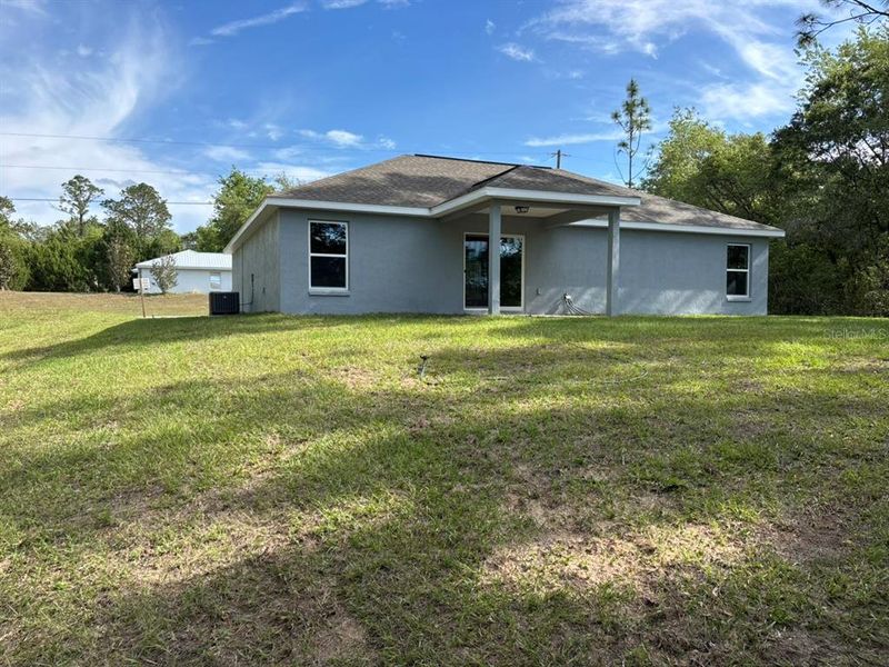 Exterior details and patio area of a home in , Dunnellon (Image 18).
