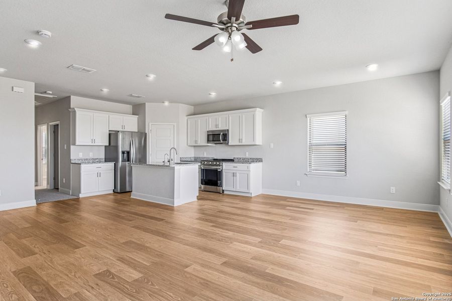 Spacious, unfurnished interior of a new home in Magnolia Village North, San Antonio (Image 37).