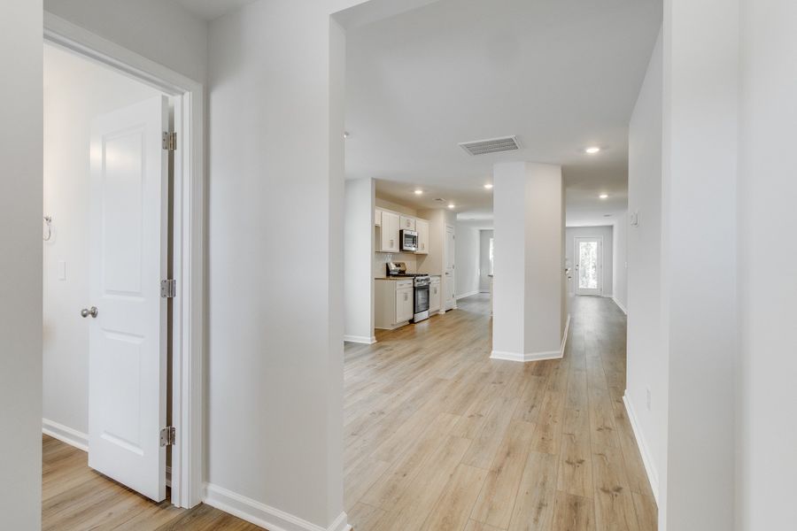Spacious, unfurnished interior of a new home in Ellington, Elgin (Image 16).