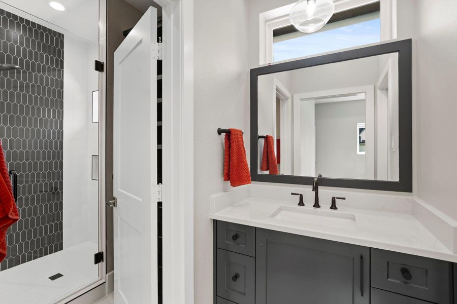 Upstairs bathroom (JJ)