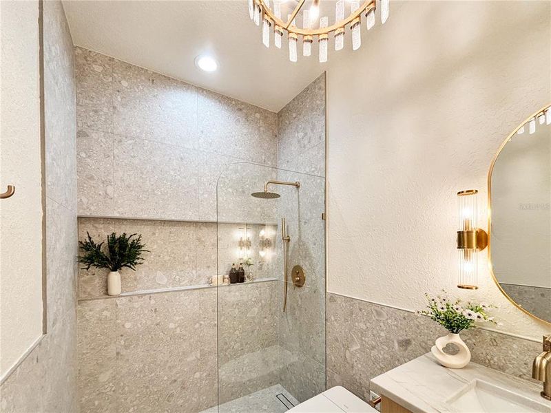 Furnished interior view inside a new home in , Dunnellon (Image 60).