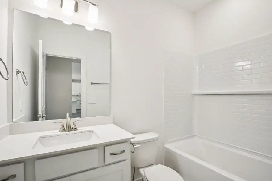 Furnished interior view inside a new home in Mission Hills, La Vergne (Image 6).