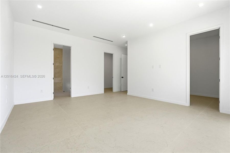 Spacious, unfurnished interior of a new home in , North Miami (Image 21).