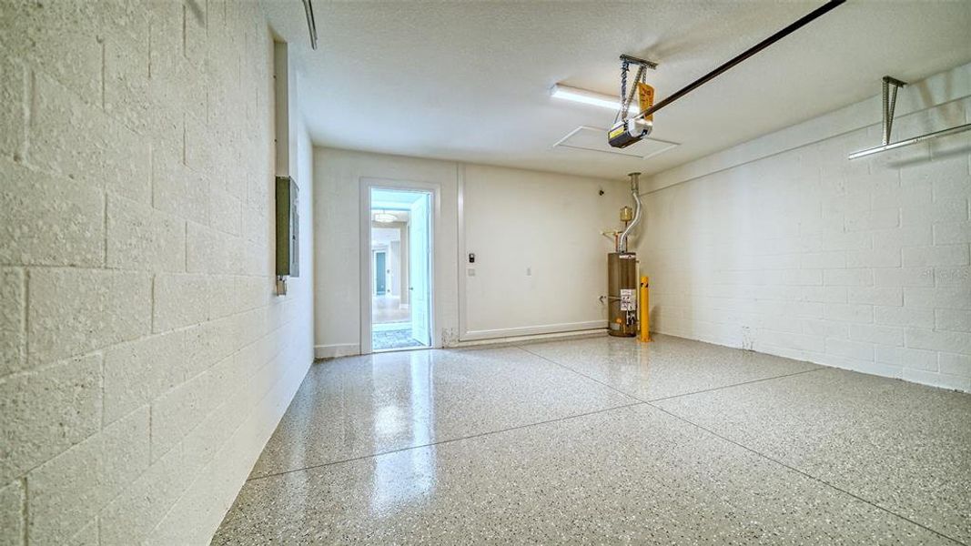 Spacious, unfurnished interior of a new home in Windward, Lakewood Ranch (Image 34).