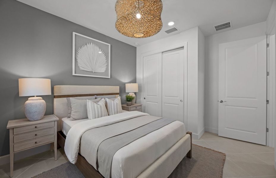 Secondary bedroom with closet