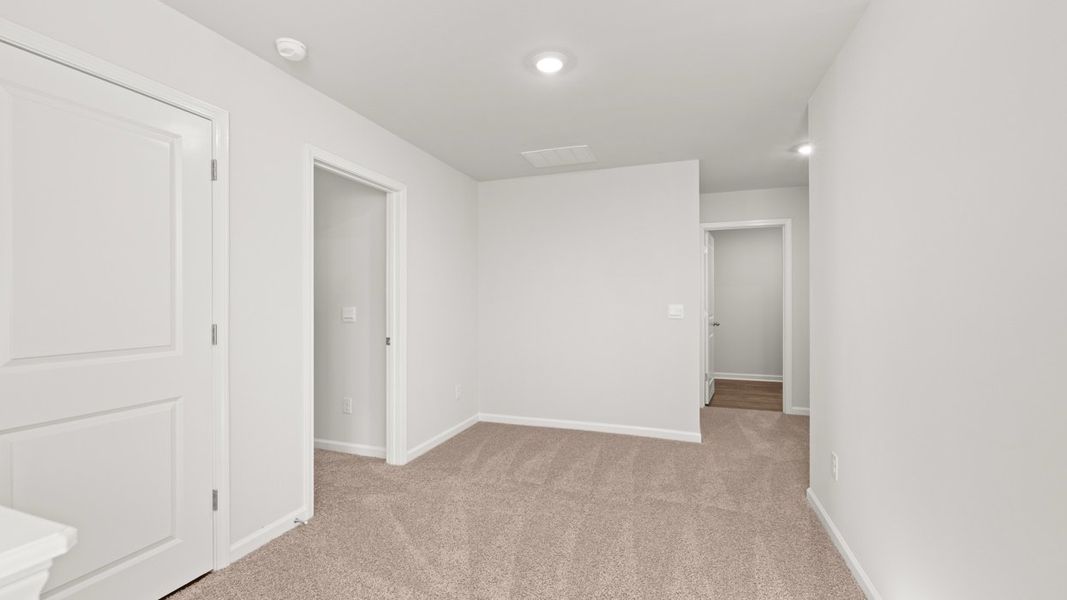 Spacious, unfurnished interior of a new home in The Abbey at Trolley Run Station, Aiken (Image 16).