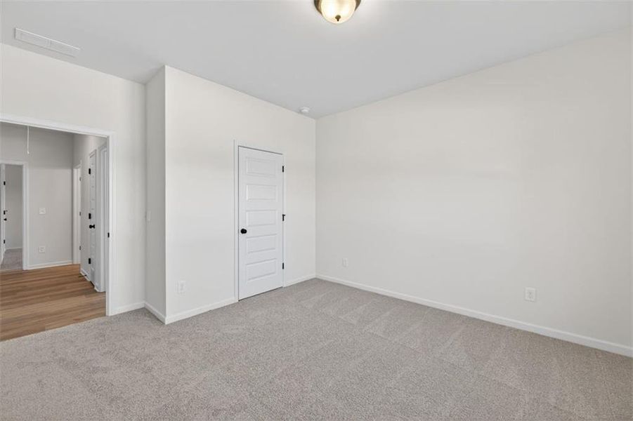 Spacious, unfurnished interior of a new home in Jones Ridge, Dallas (Image 41).