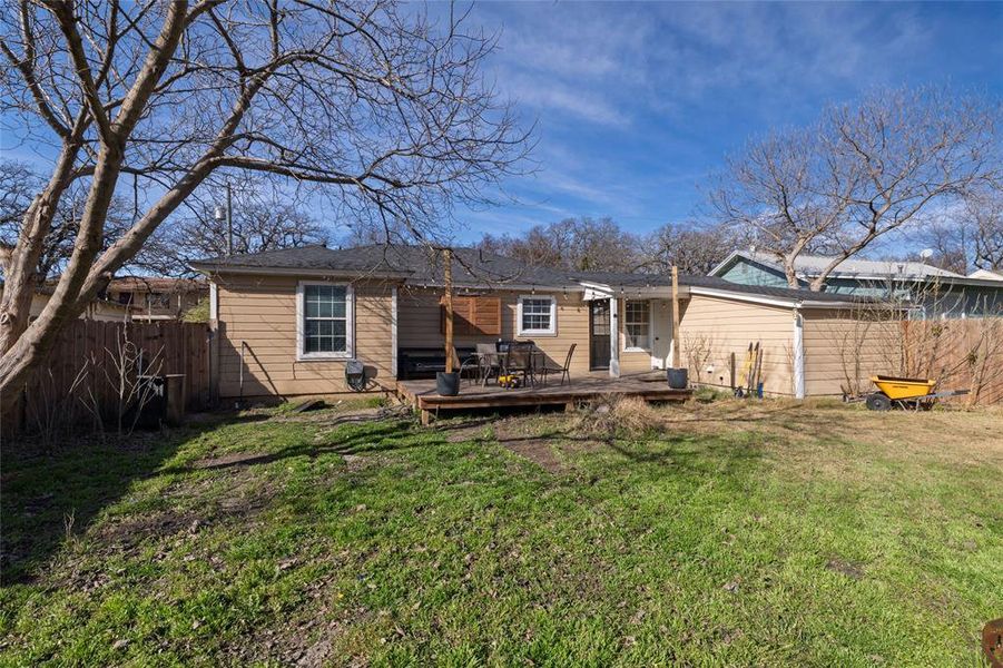 Exterior details and patio area of a home in , Weatherford (Image 23).