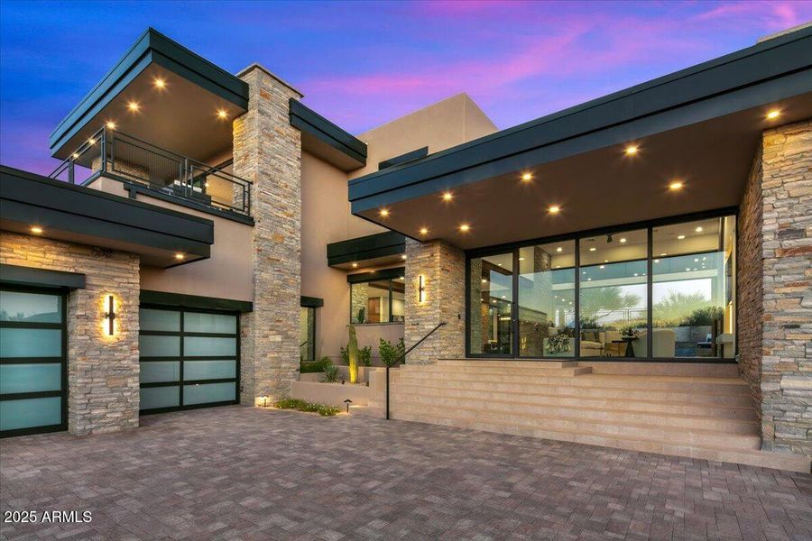 040-Front Of Home 040-Front Of Home