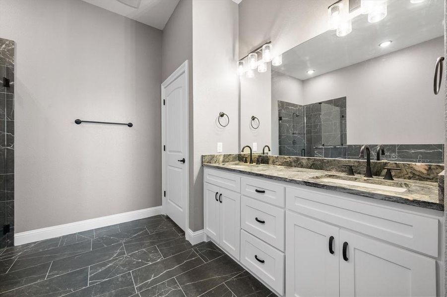 Furnished interior view inside a new home in , Grandview (Image 7).