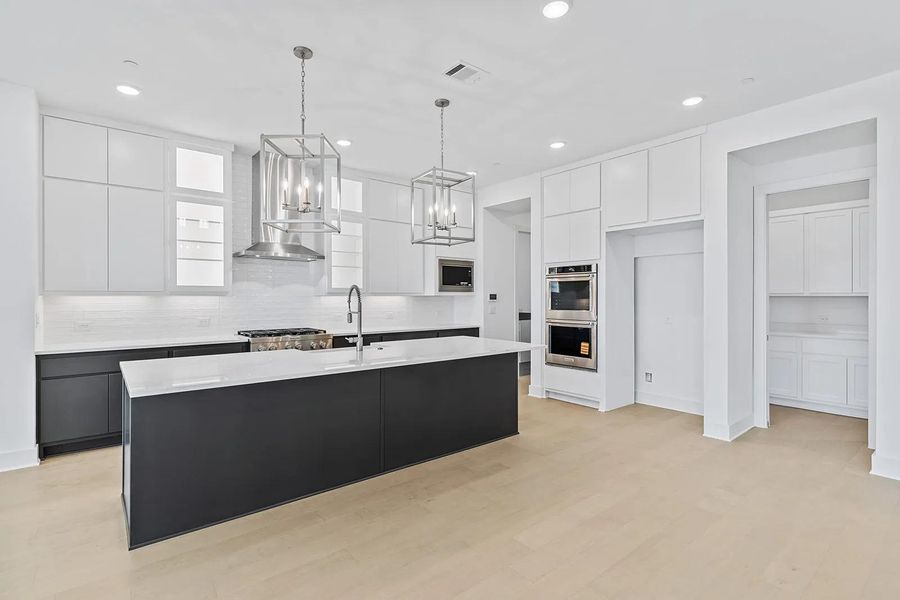 Lynmar II D Kitchen Lynmar II D Kitchen