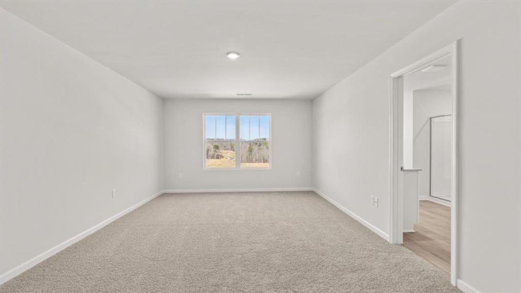 Spacious, unfurnished interior of a new home in Oconee Overlook, Gainesville (Image 15).