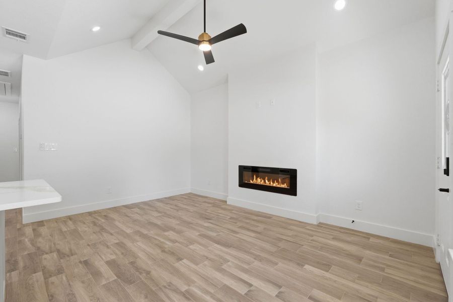 Spacious, unfurnished interior of a new home in , Willis (Image 22).