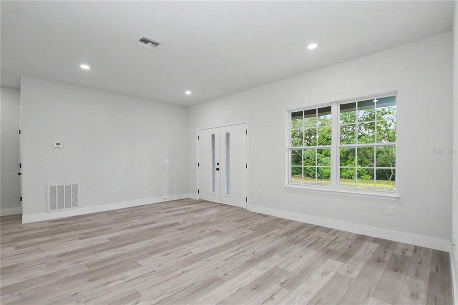 Spacious, unfurnished interior of a new home in , Citrus Springs (Image 41).