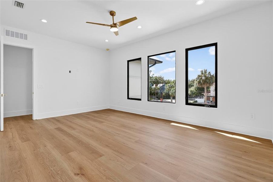 Spacious, unfurnished interior of a new home in , Tampa (Image 77). Spacious, unfurnished interior of a new home in , Tampa (Image 77).