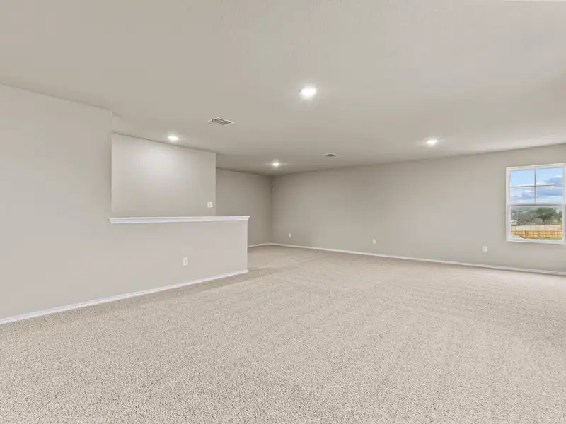 Spacious, unfurnished interior of a new home in Royal Crest, San Antonio (Image 29).
