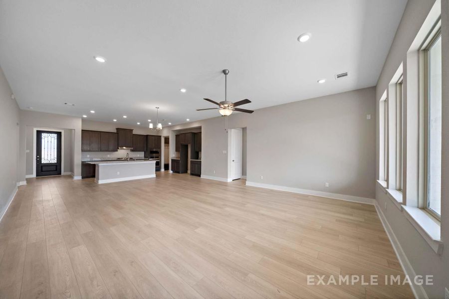 Spacious, unfurnished interior of a new home in Lago Mar, Texas City (Image 20).