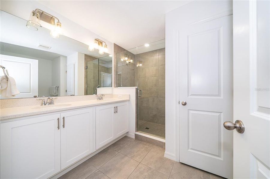 Furnished interior view inside a new home in , Davenport (Image 15).