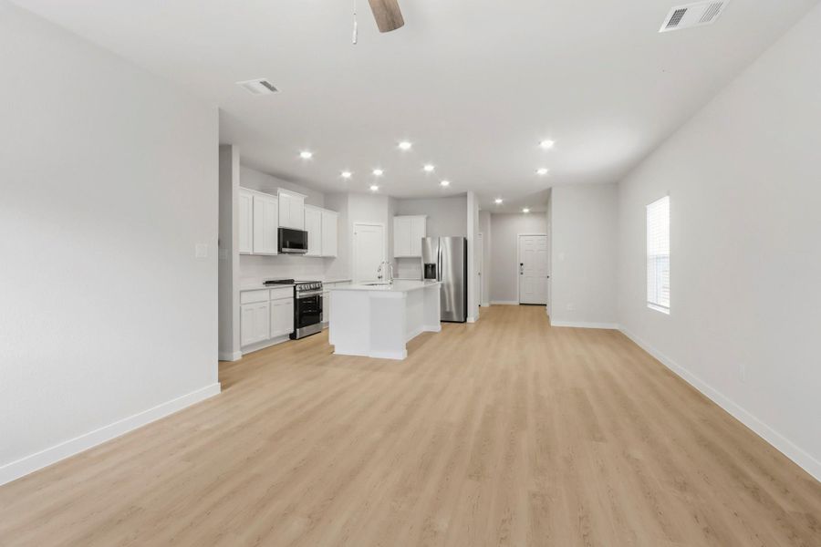 Spacious, unfurnished interior of a new home in Crockett Meadows, Conroe (Image 18). Spacious, unfurnished interior of a new home in Crockett Meadows, Conroe (Image 18).