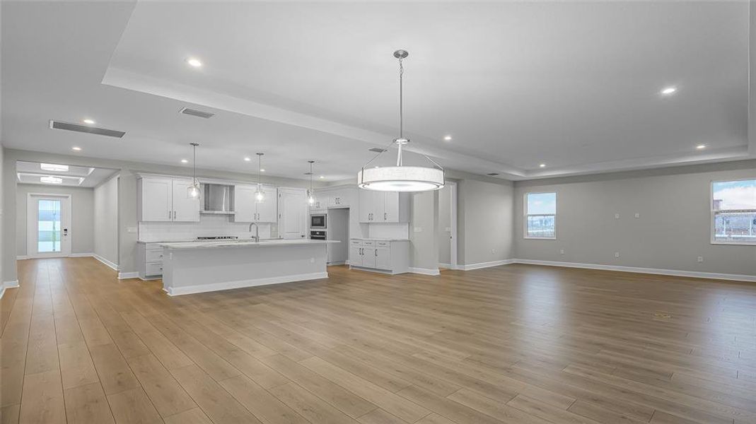 Spacious, unfurnished interior of a new home in Cresswind at Lake Harris, Tavares (Image 38).