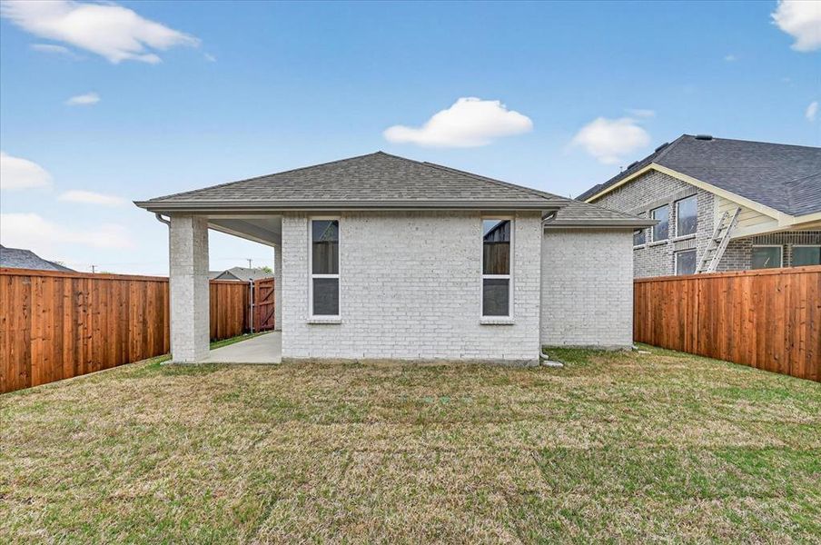 Exterior details and patio area of a home in Heritage Ranch, Sherman (Image 20).