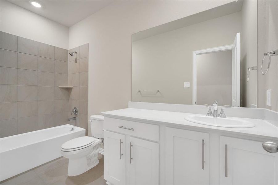 Furnished interior view inside a new home in Stonehaven, Seagoville (Image 8). Furnished interior view inside a new home in Stonehaven, Seagoville (Image 8).