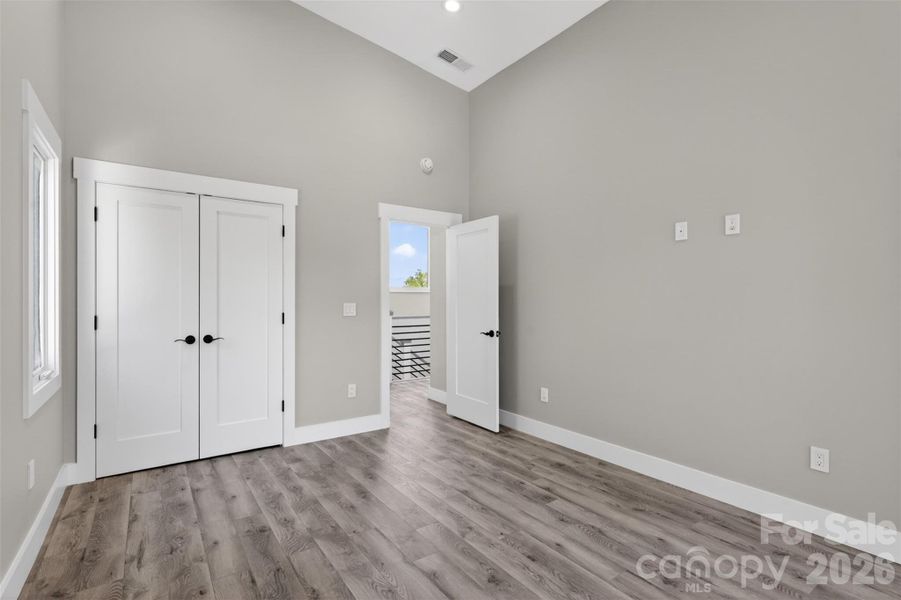 Spacious, unfurnished interior of a new home in , Asheville (Image 39).