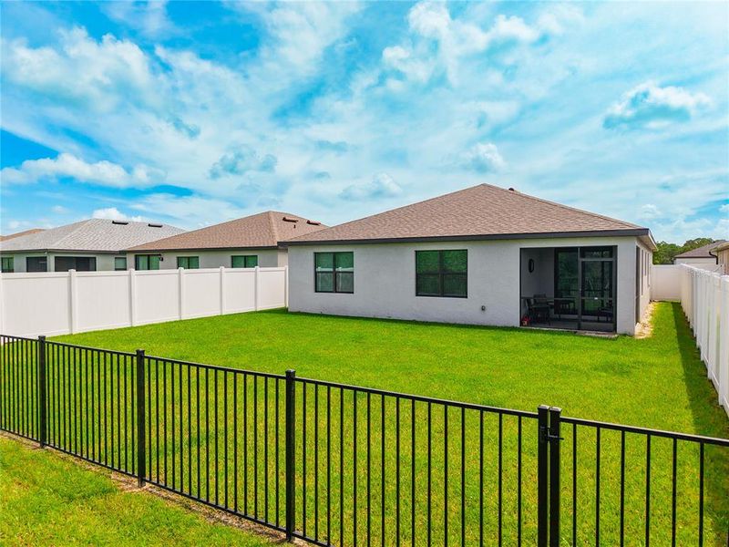 Exterior details and patio area of a home in Caloosa Cove, Labelle (Image 29).
