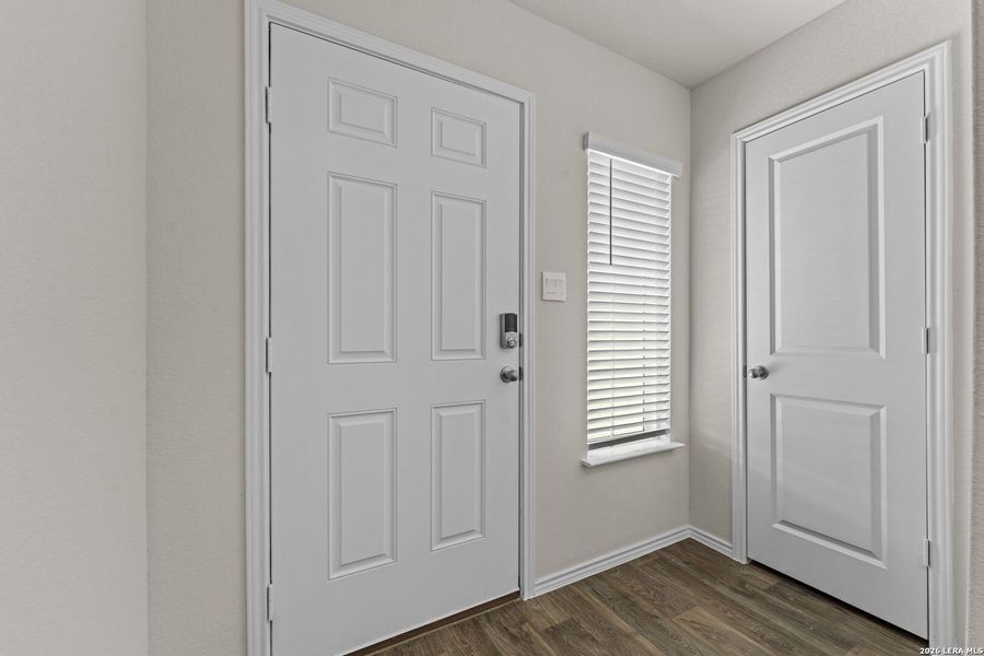 Spacious, unfurnished interior of a new home in Winding Creek, New Braunfels (Image 18).