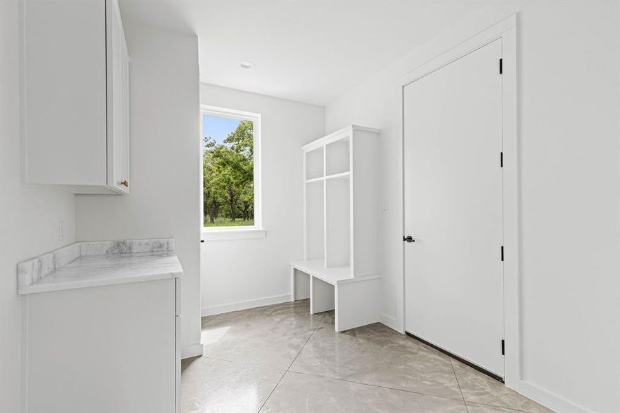 Spacious, unfurnished interior of a new home in , Paradise (Image 26).