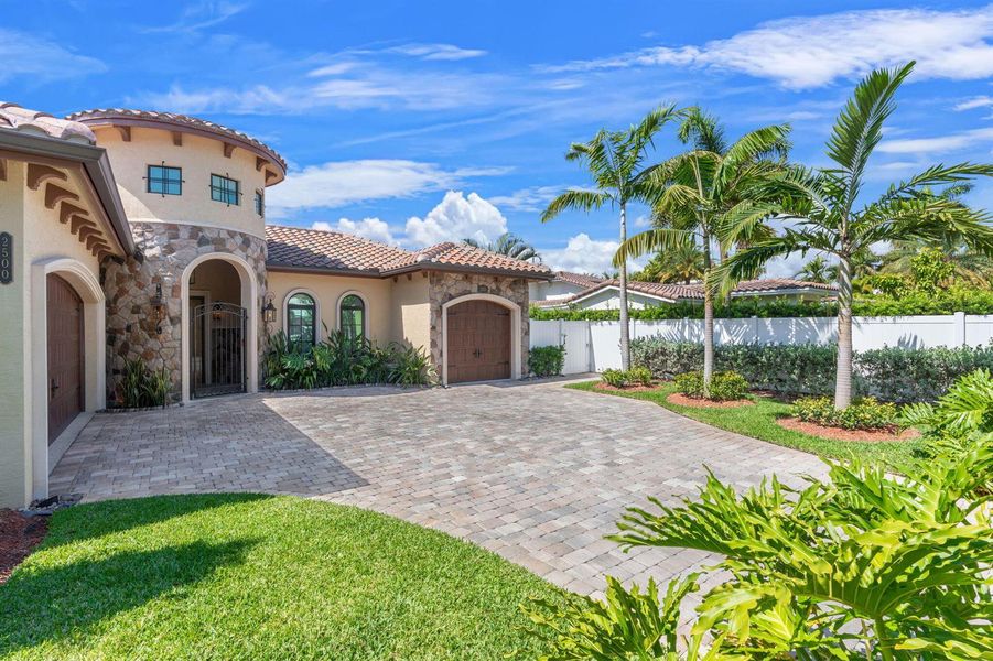 3-web-or-mls-2500 NE 14th St, Fort Laude