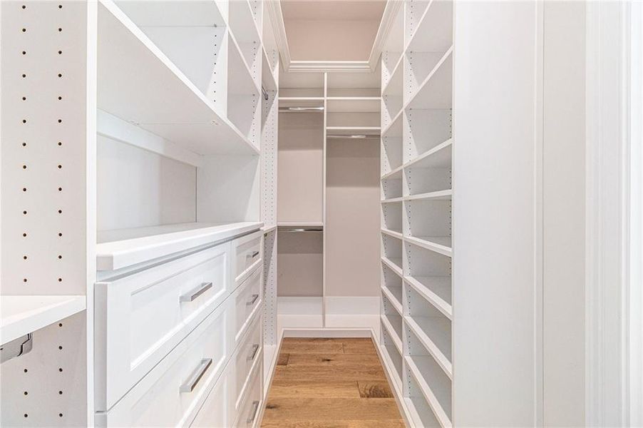 Spacious, unfurnished interior of a new home in , Brookhaven (Image 42).