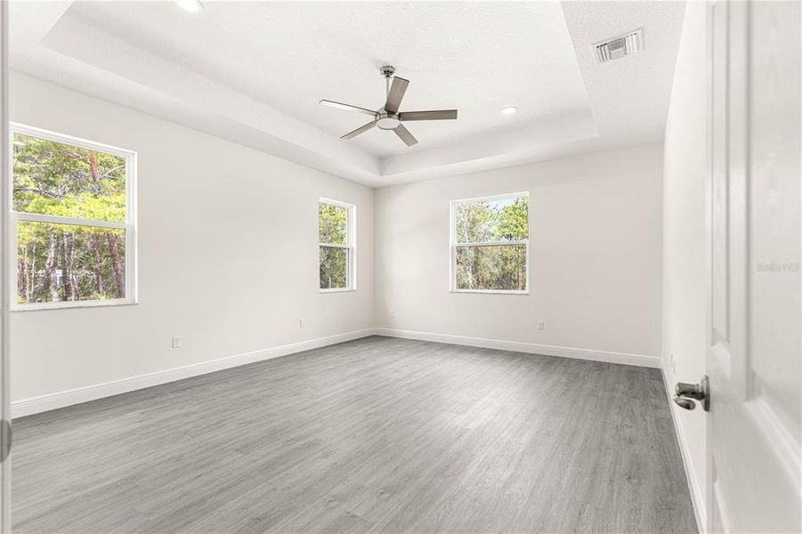 Spacious, unfurnished interior of a new home in , Dunnellon (Image 22).