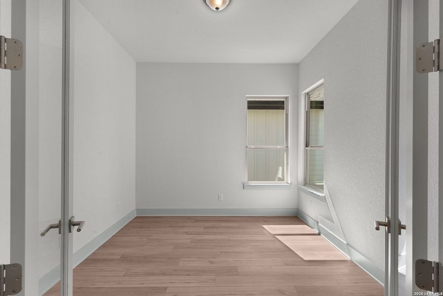 Spacious, unfurnished interior of a new home in Davis Ranch, San Antonio (Image 15).