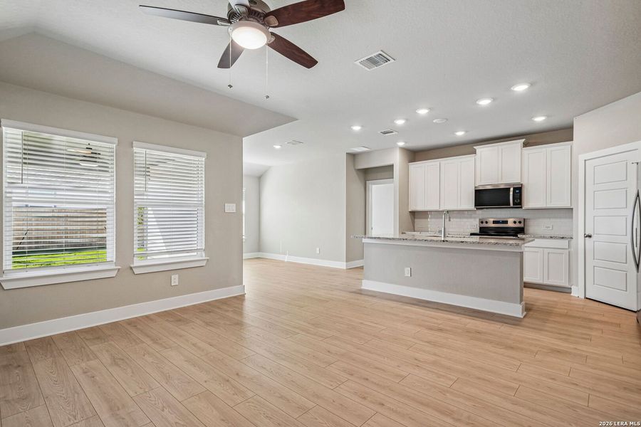 Spacious, unfurnished interior of a new home in Stetson Ridge, Marion (Image 28).