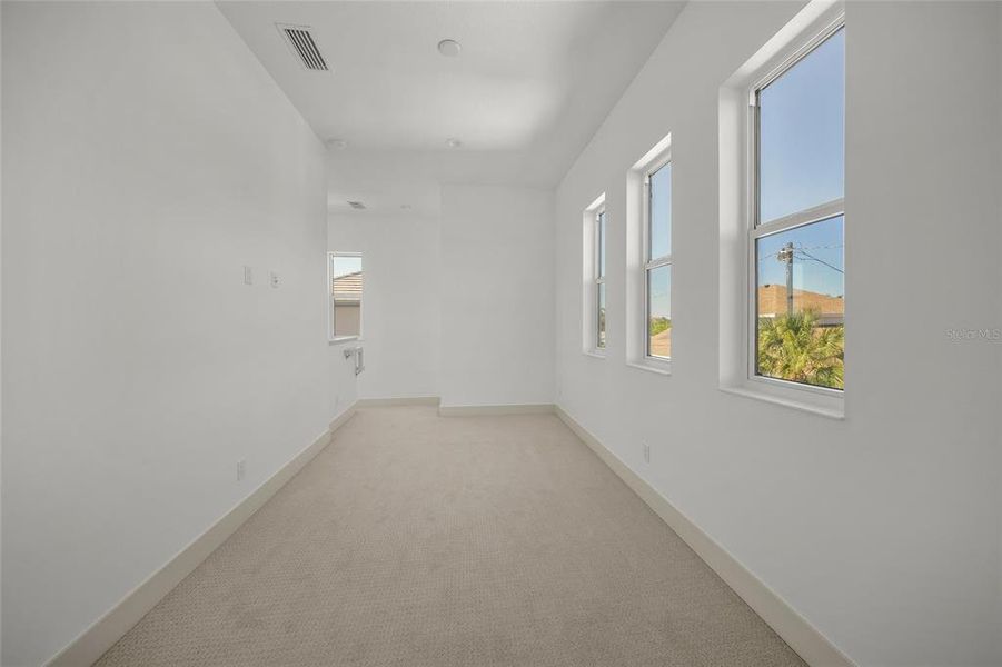 Spacious, unfurnished interior of a new home in , Venice (Image 34).