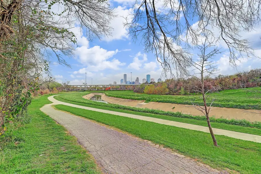 Minutes from White Oak Bayou Trail, perfect for walking, running, and biking. Minutes from White Oak Bayou Trail, perfect for walking, running, and biking.