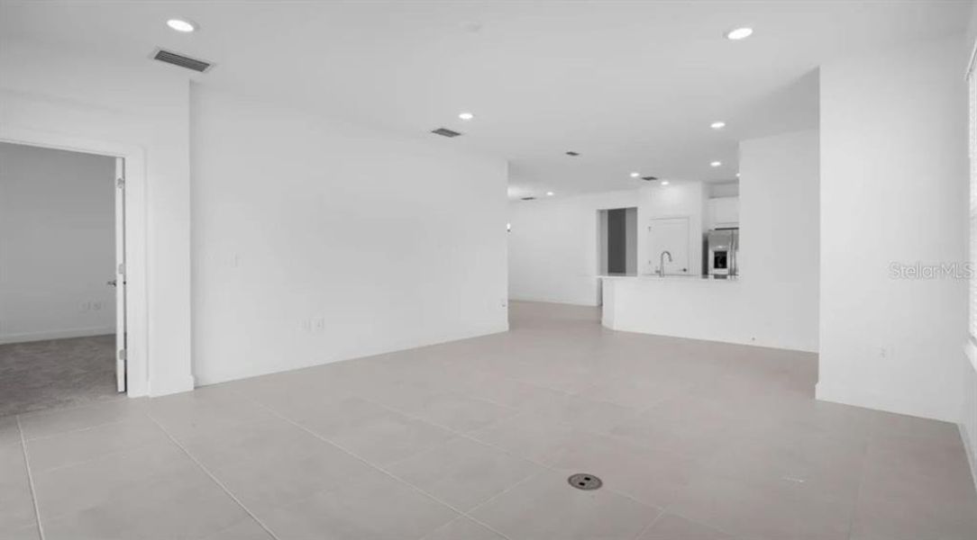 Spacious, unfurnished interior of a new home in The Cove at West Port, Port Charlotte (Image 19).