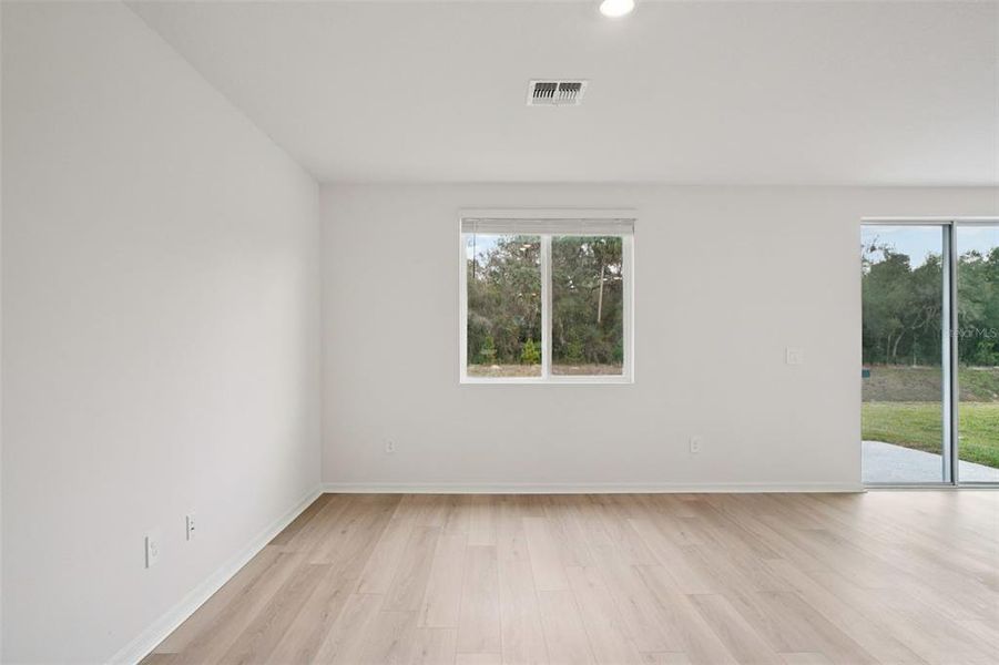 Spacious, unfurnished interior of a new home in Leyland Preserve - Classic Series, Brooksville (Image 25).